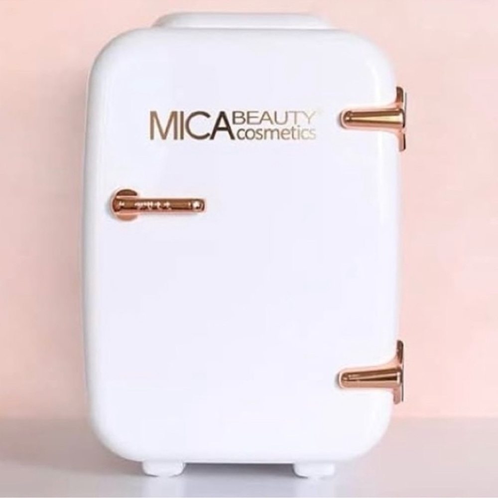 NWT Mica Beauty Cosmetics Mini Heating And Cooling Refrigerator